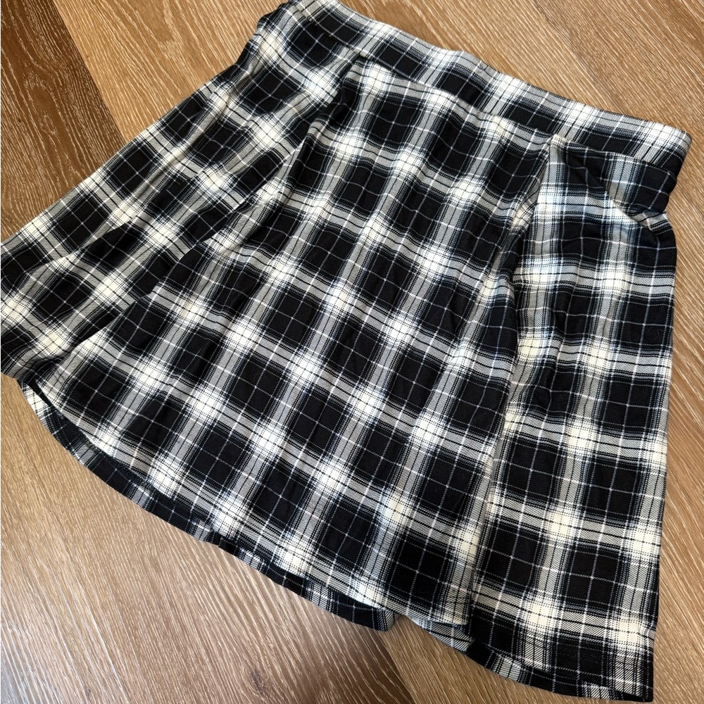 HM Divided Monochrome Checkered Skirt size small NWT